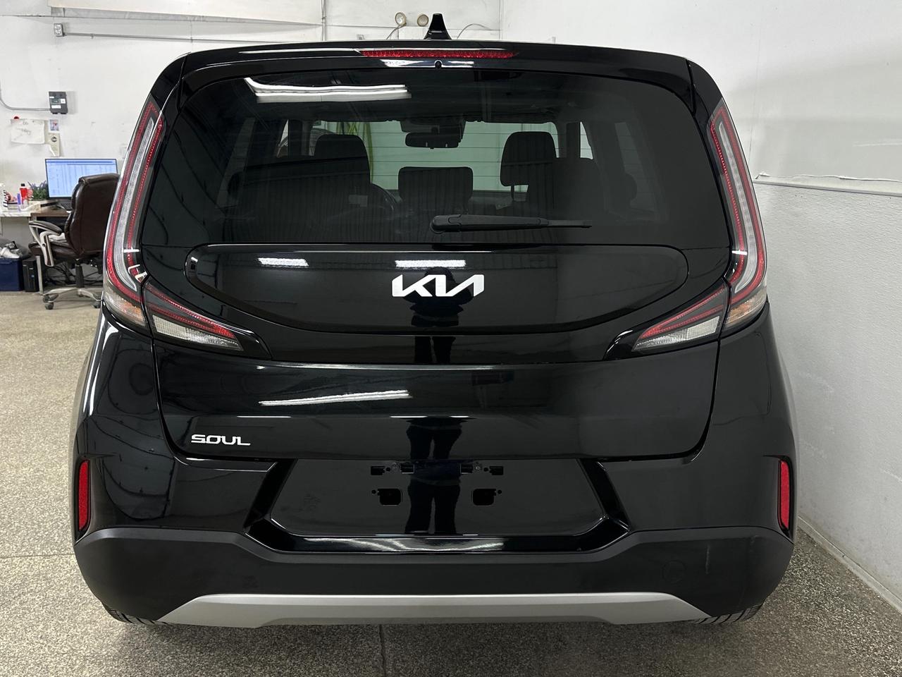 2024 Kia Soul EX - SUNROOF/OFF 1 OWNER HYUNDAI LEASE! Photo