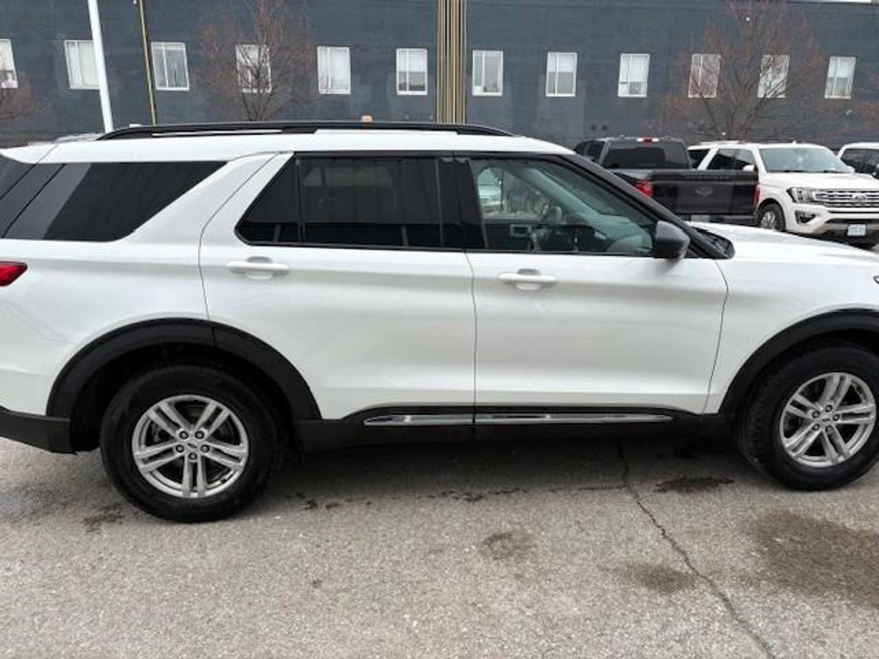 2023 Ford Explorer XLT 4DR 4X4 Photo2