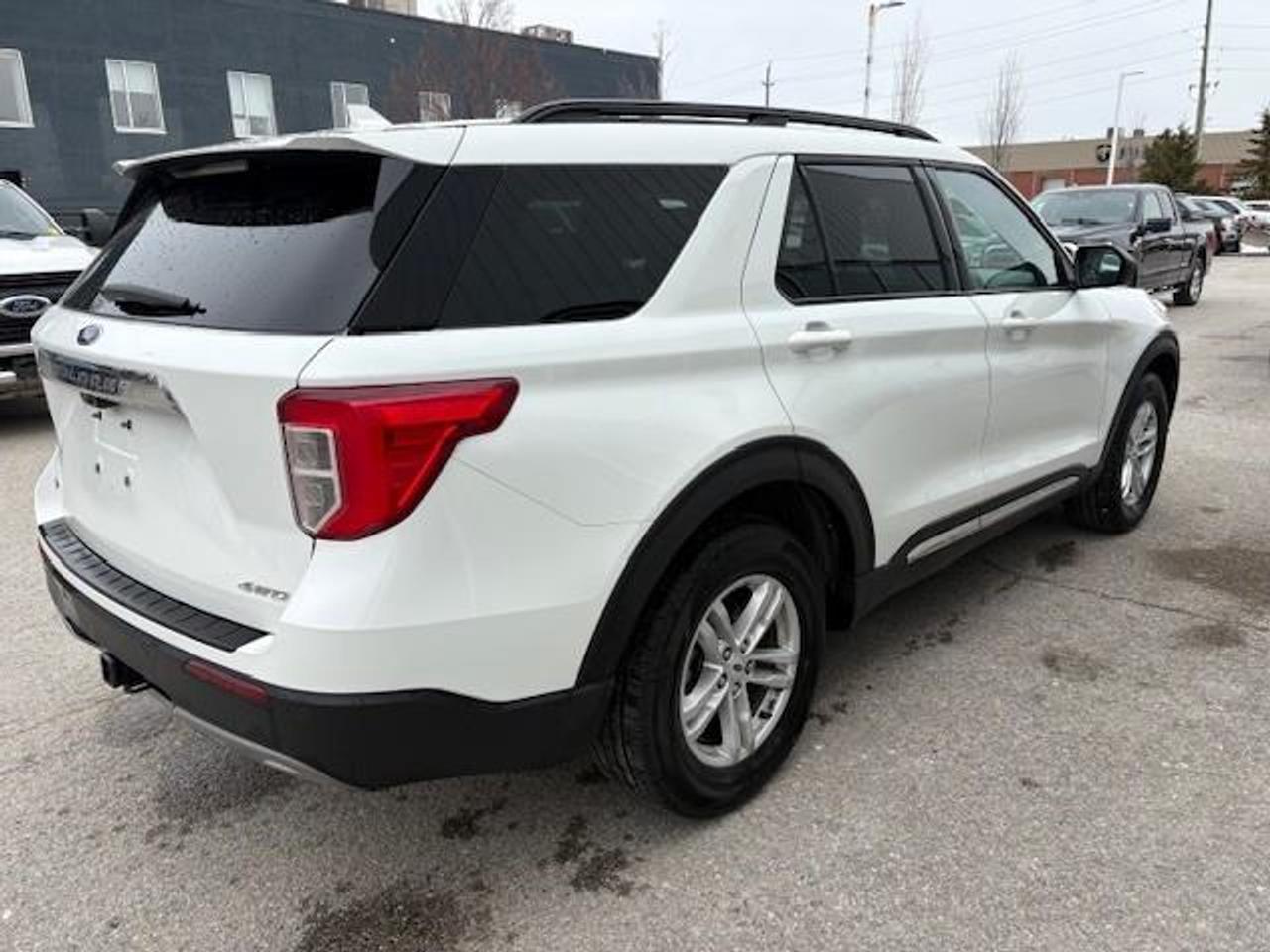 2023 Ford Explorer XLT 4DR 4X4 Photo3