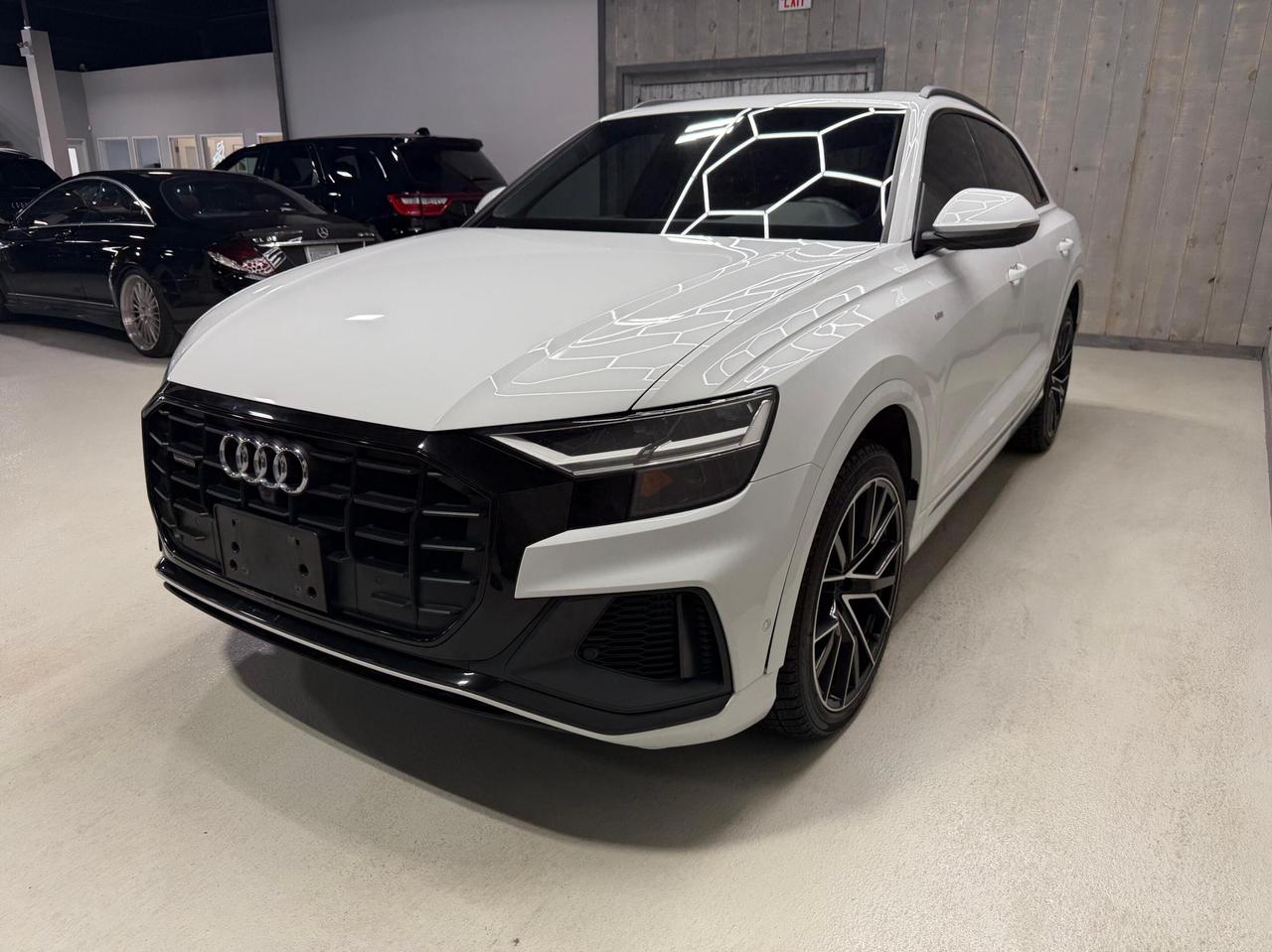 2020 Audi Q8 PROGRESSIV S-LINE BLACK OPTICS 22 WHEELS B&O SOUND Photo