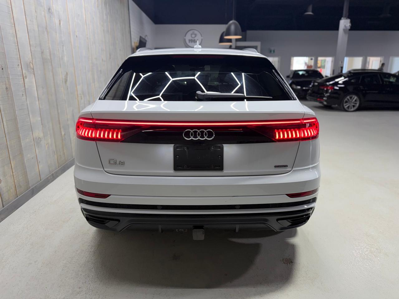 2020 Audi Q8 PROGRESSIV S-LINE BLACK OPTICS 22 WHEELS B&O SOUND Photo