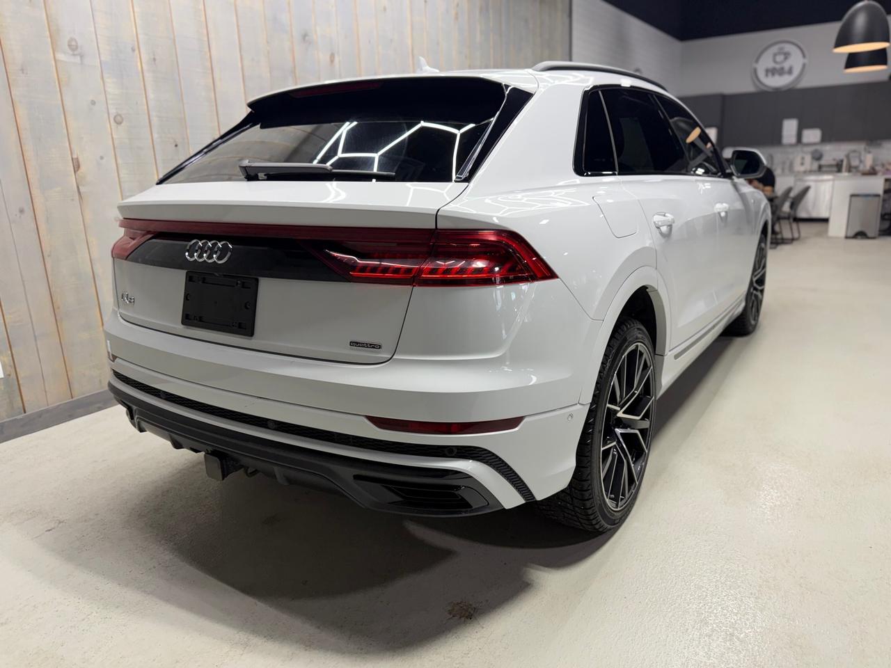 2020 Audi Q8 PROGRESSIV S-LINE BLACK OPTICS 22 WHEELS B&O SOUND Photo