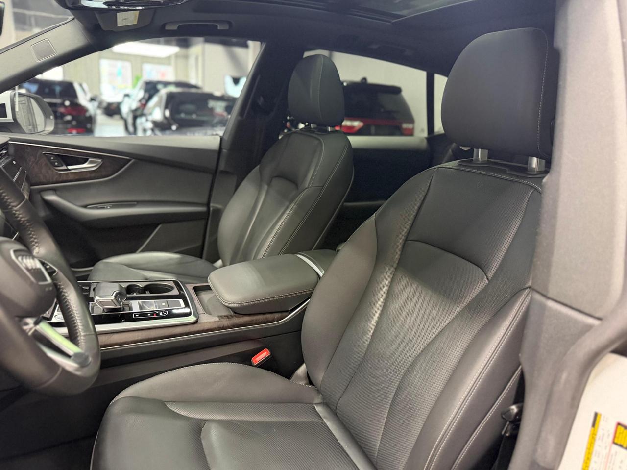 2020 Audi Q8 PROGRESSIV S-LINE BLACK OPTICS 22 WHEELS B&O SOUND Photo