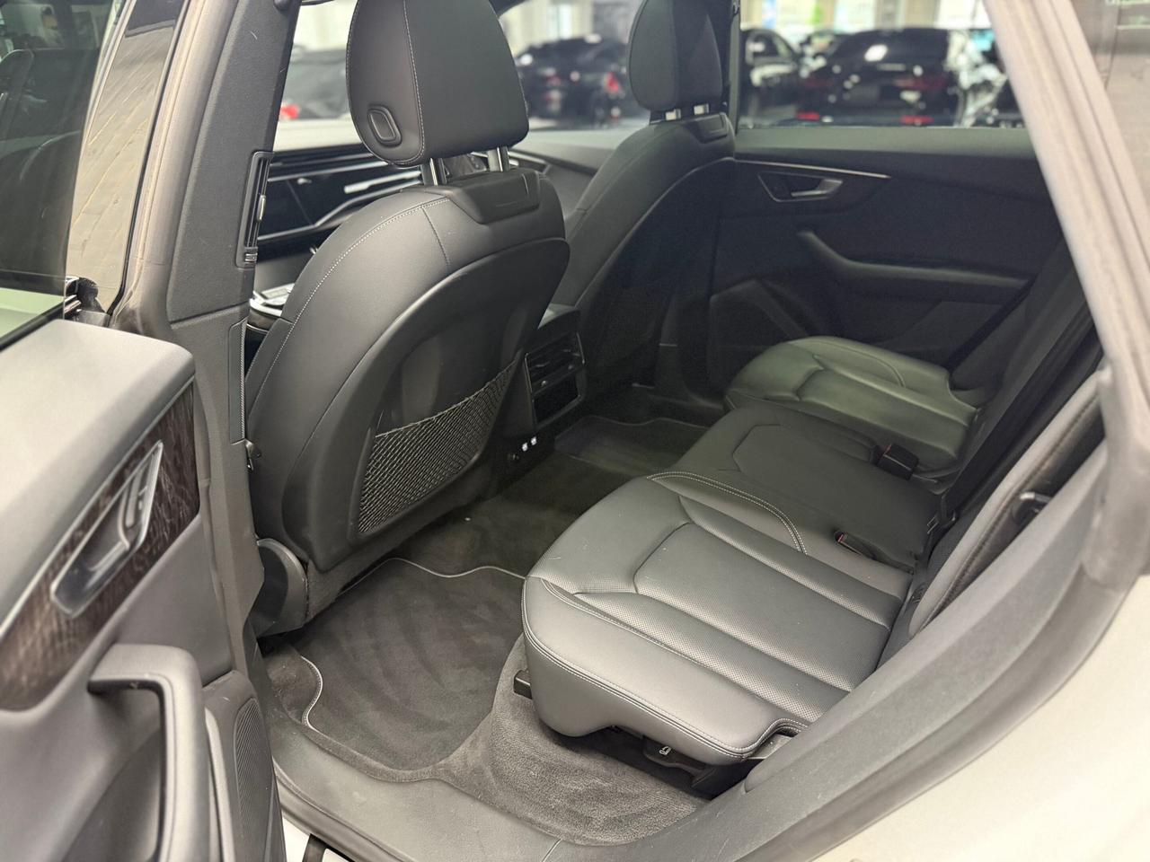 2020 Audi Q8 PROGRESSIV S-LINE BLACK OPTICS 22 WHEELS B&O SOUND Photo