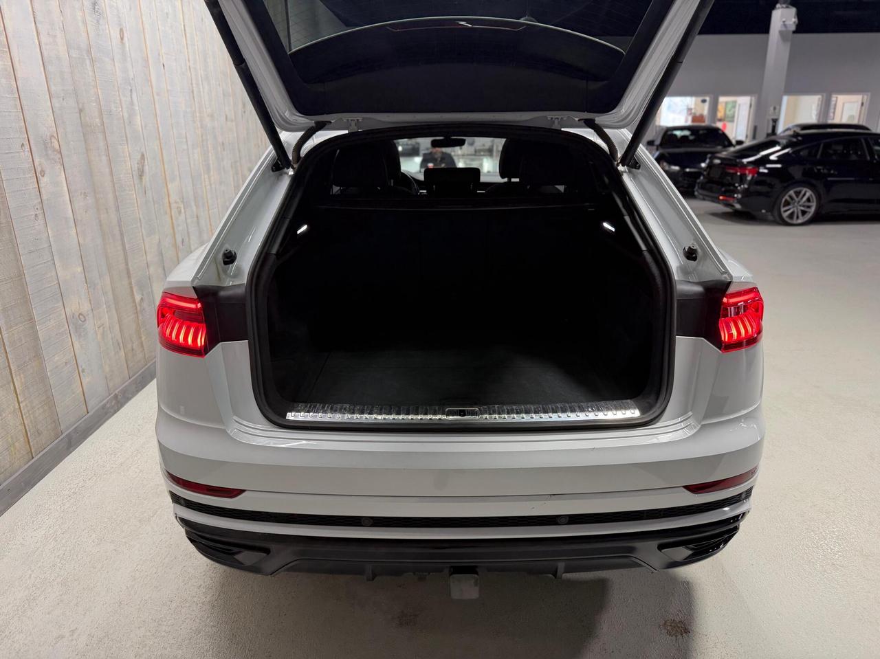 2020 Audi Q8 PROGRESSIV S-LINE BLACK OPTICS 22 WHEELS B&O SOUND Photo