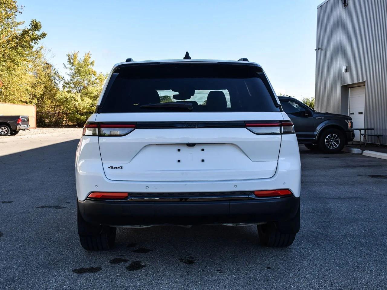 2024 Jeep Grand Cherokee Laredo 4dr 4x4 Photo