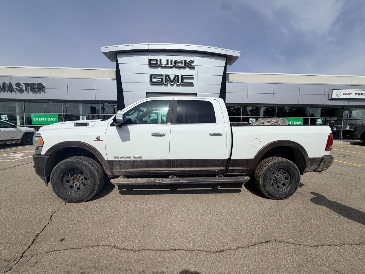 2022 RAM 2500 Limited Longhorn 4x4 Crew Cab 6'4" Box Photo3