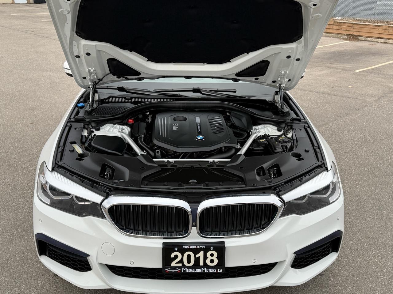 2018 BMW 5 Series 540i xDrive Sedan M Sport Pkg. ACCIDENT FREE 2 SET Photo