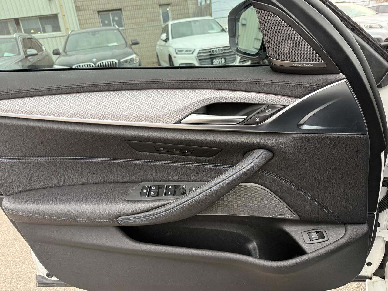 2018 BMW 5 Series 540i xDrive Sedan M Sport Pkg. ACCIDENT FREE 2 SET Photo