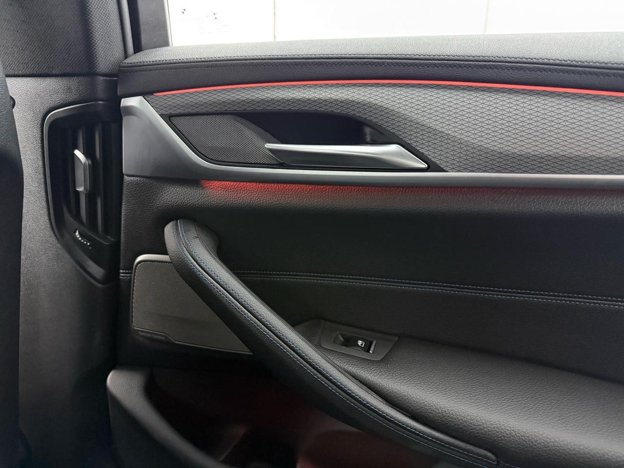 2018 BMW 5 Series 540i xDrive Sedan M Sport Pkg. ACCIDENT FREE 2 SET Photo