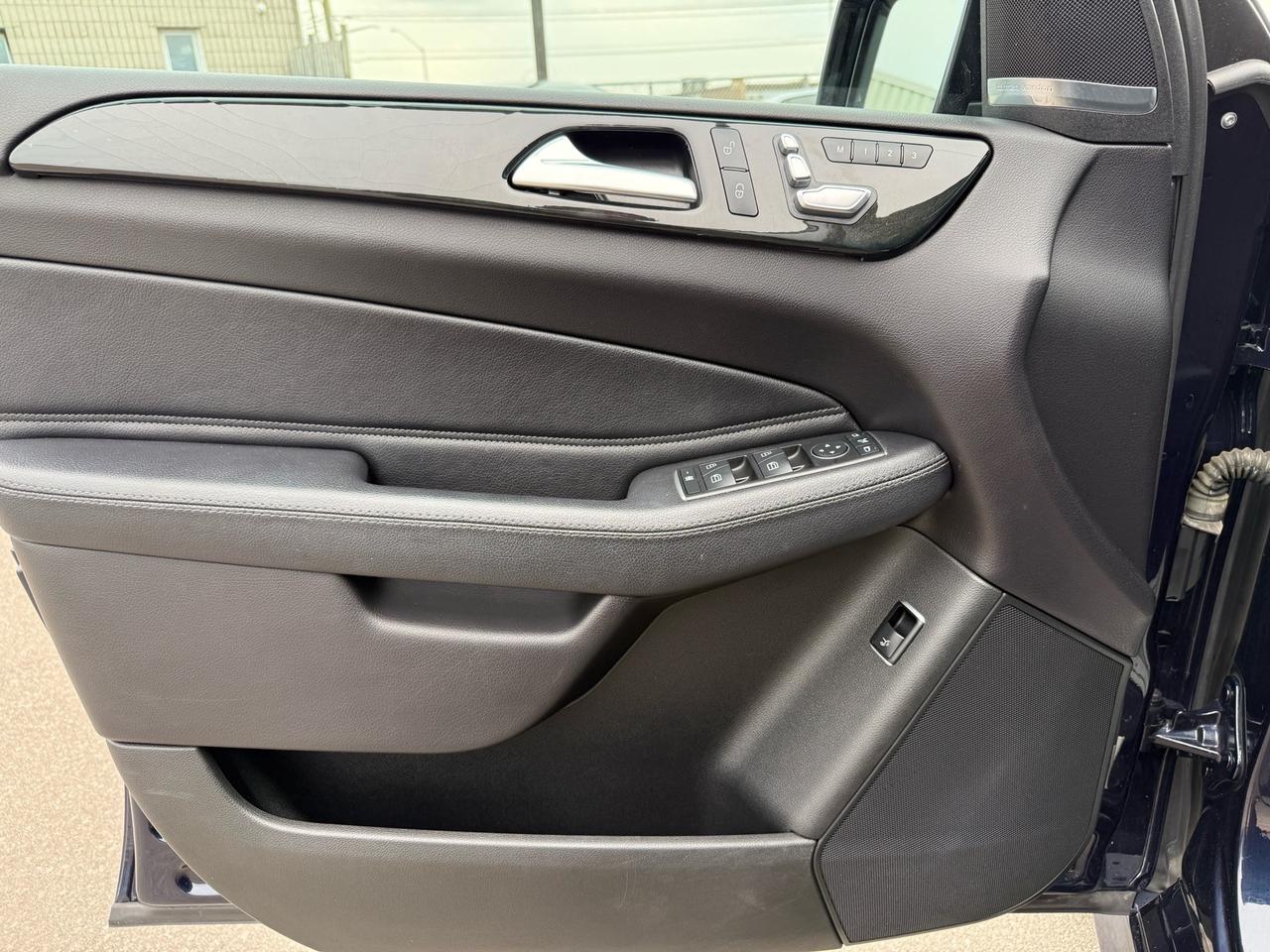 2016 Mercedes-Benz GLE-Class 4MATIC GLE 350d  AMG Pkg ACCIDENT FREE 1-OWNER CER Photo