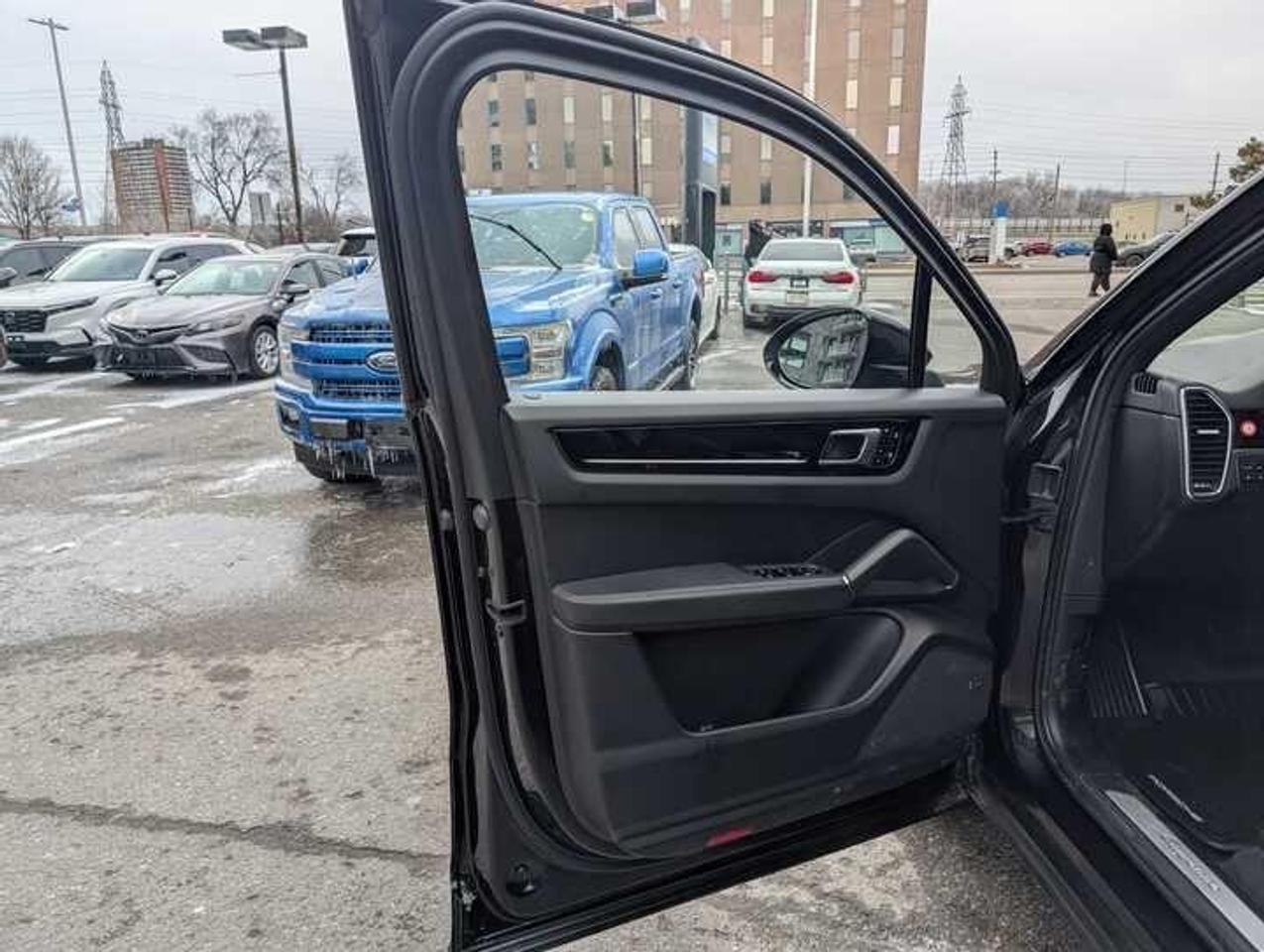 2020 Porsche Cayenne e-Hybrid Base 4dr All-Wheel Drive Photo