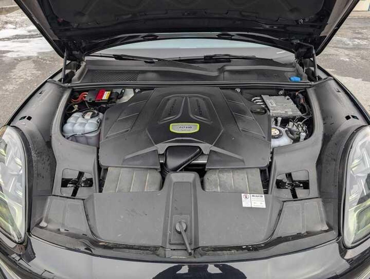 2020 Porsche Cayenne e-Hybrid Base 4dr All-Wheel Drive Photo