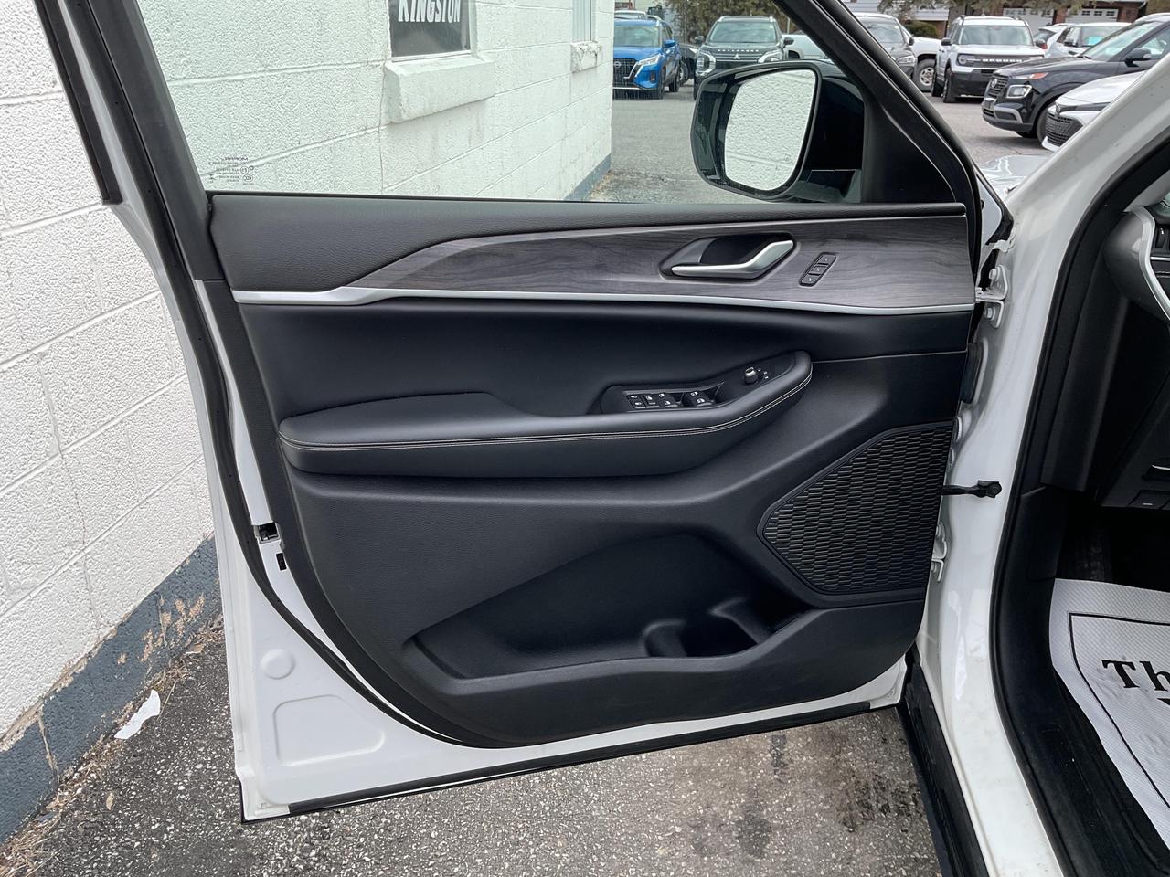 2023 Jeep Grand Cherokee Limited 4dr 4x4 Photo