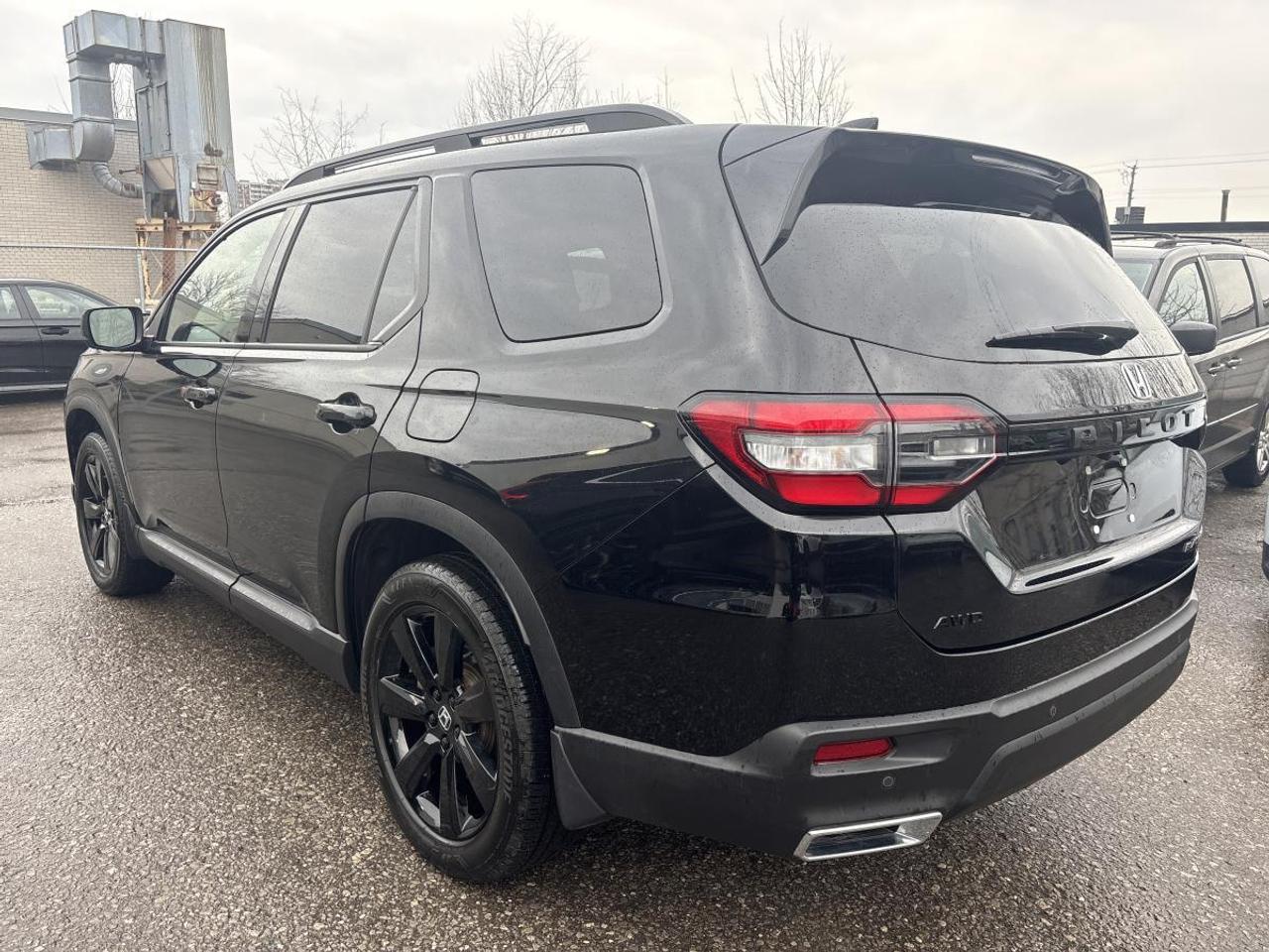 2025 Honda Pilot Black Edition Honda Certified 7YR/160K Warranty Photo3