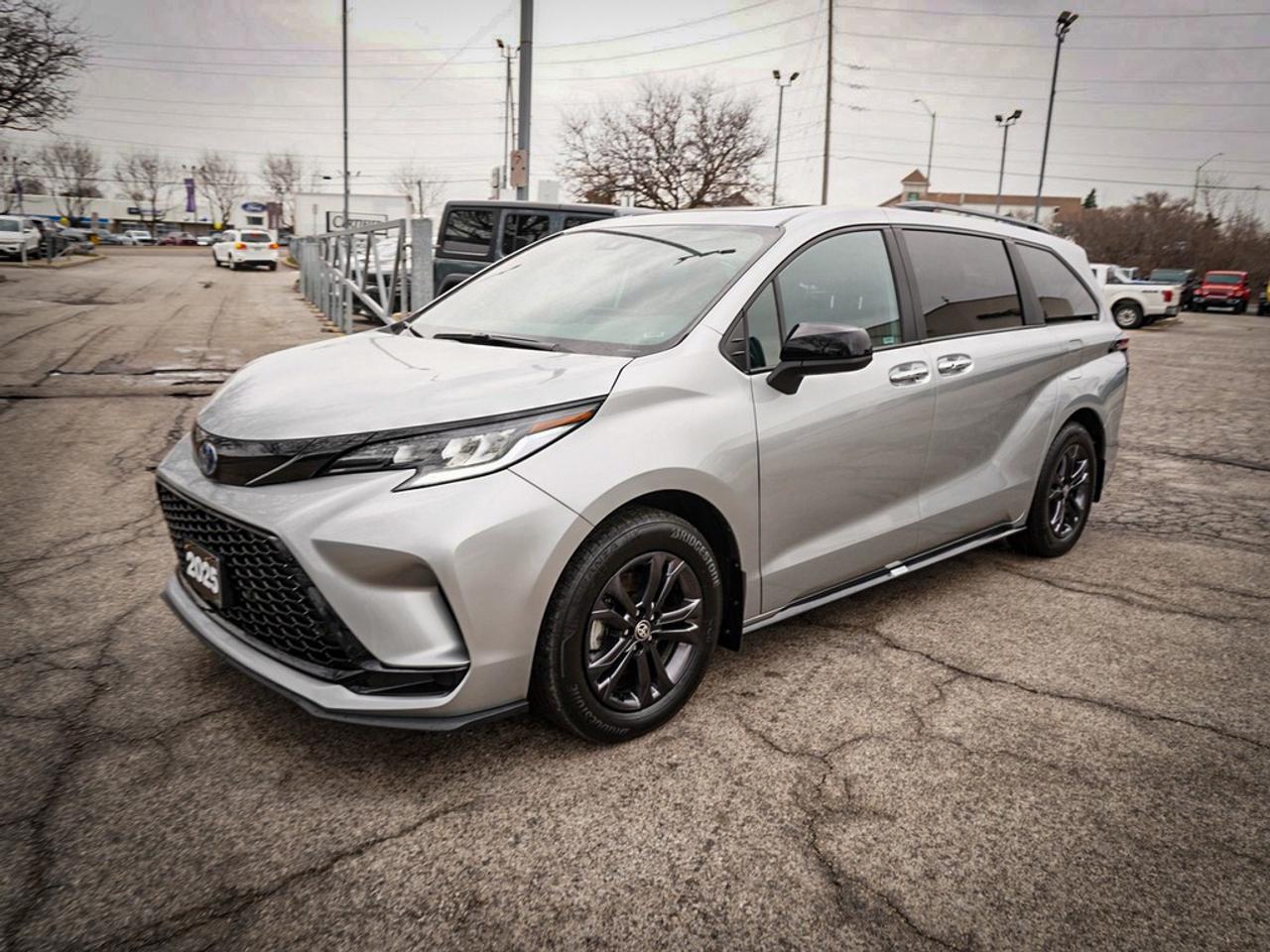 2025 Toyota Sienna  Photo4