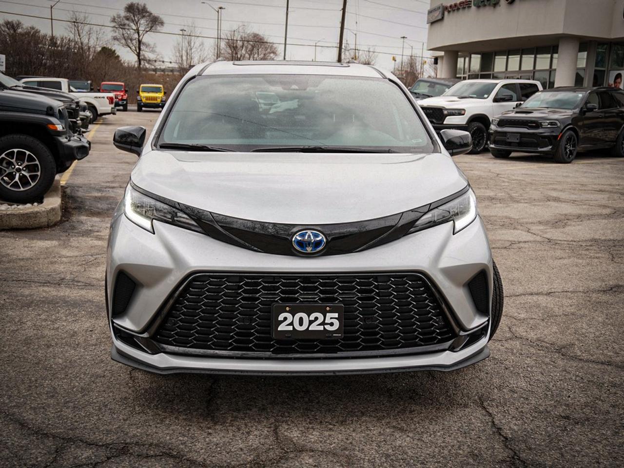 2025 Toyota Sienna  Photo