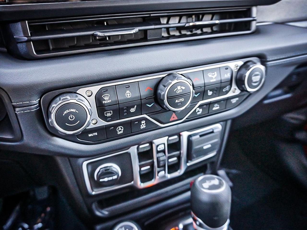 2025 Jeep Wrangler  Photo