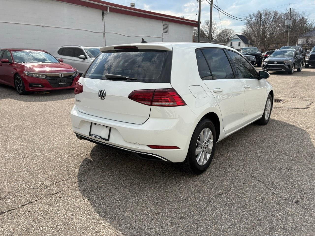 2019 Volkswagen Golf  Photo2