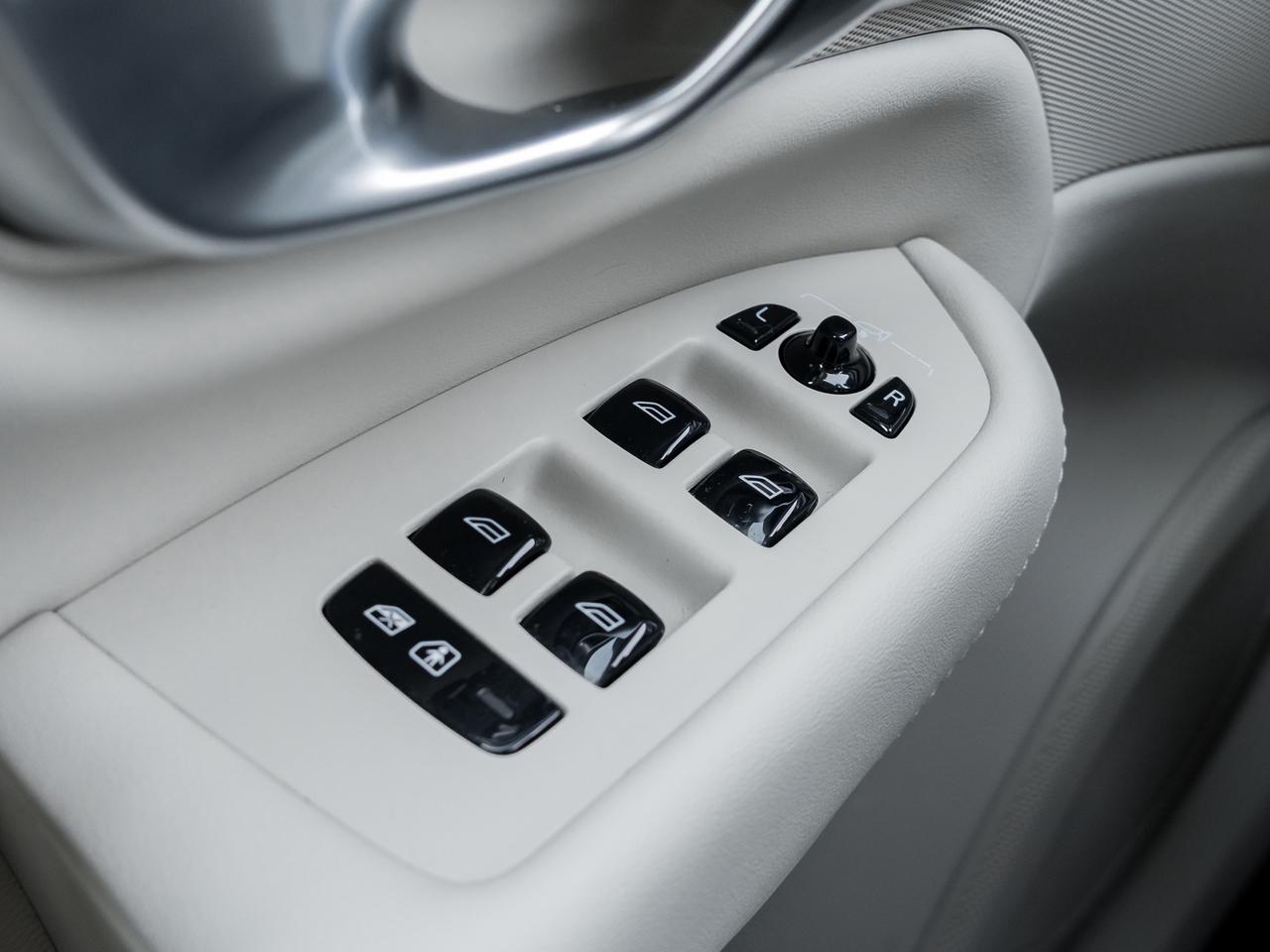 2024 Volvo XC90 B6 AWD PLUS 7-Seater  OFF LEASE  ONE OWNER  CPO Photo