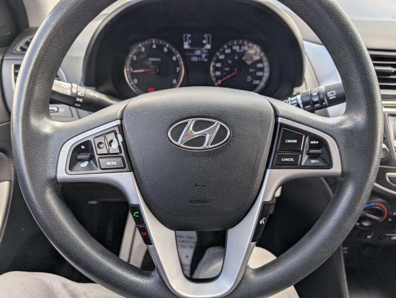 2016 Hyundai Accent GL Photo