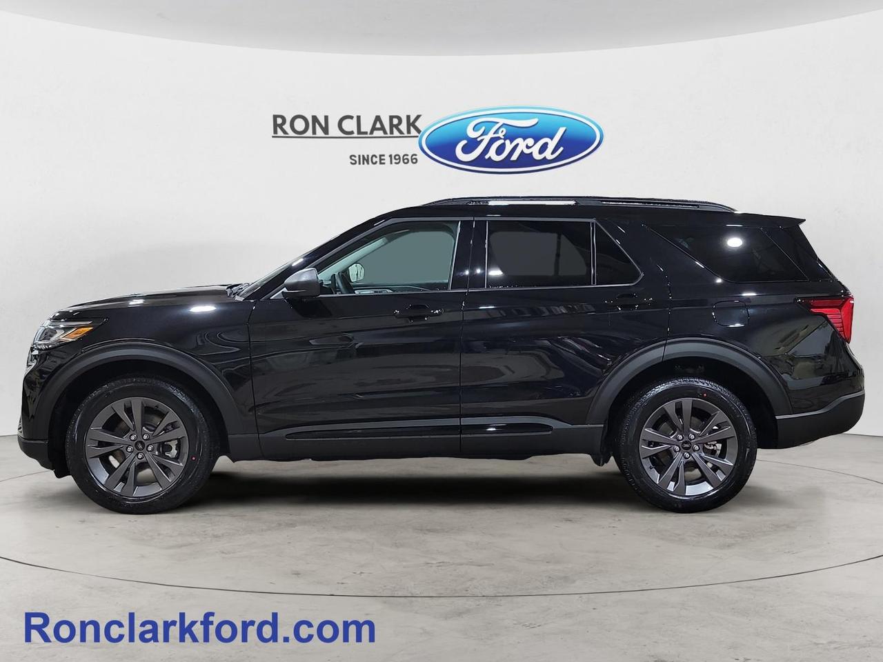 2026 Ford Explorer Active 4dr 4x4 Photo3