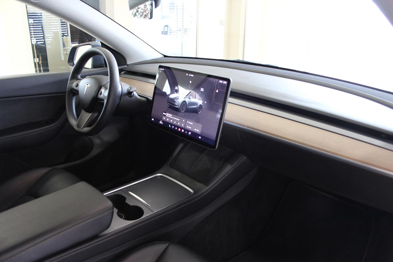 2022 Tesla Model Y Performance AWD Photo3