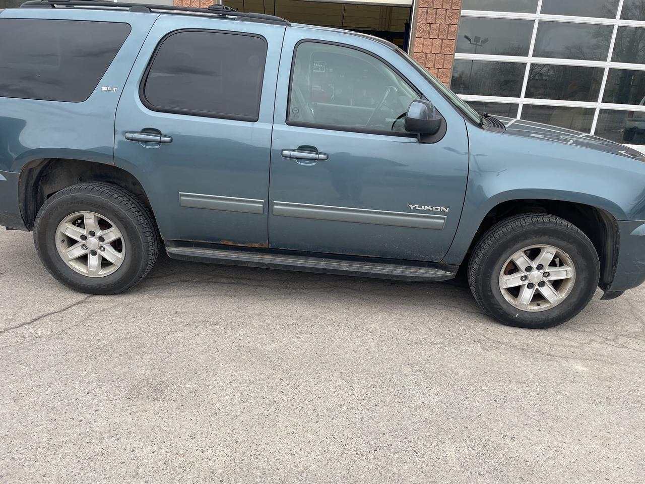 2010 GMC Yukon SLT Photo3