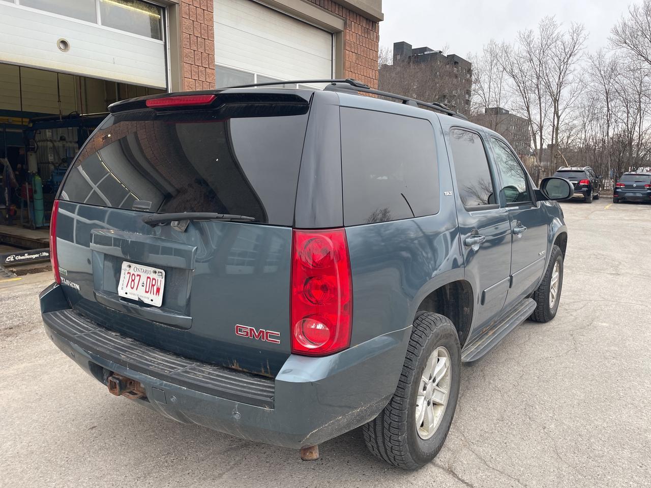 2010 GMC Yukon SLT Photo2