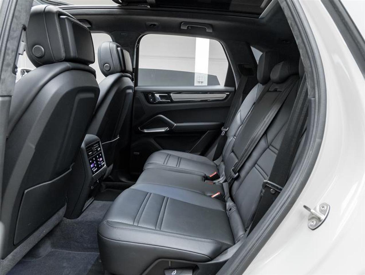 2023 Porsche Cayenne  Photo
