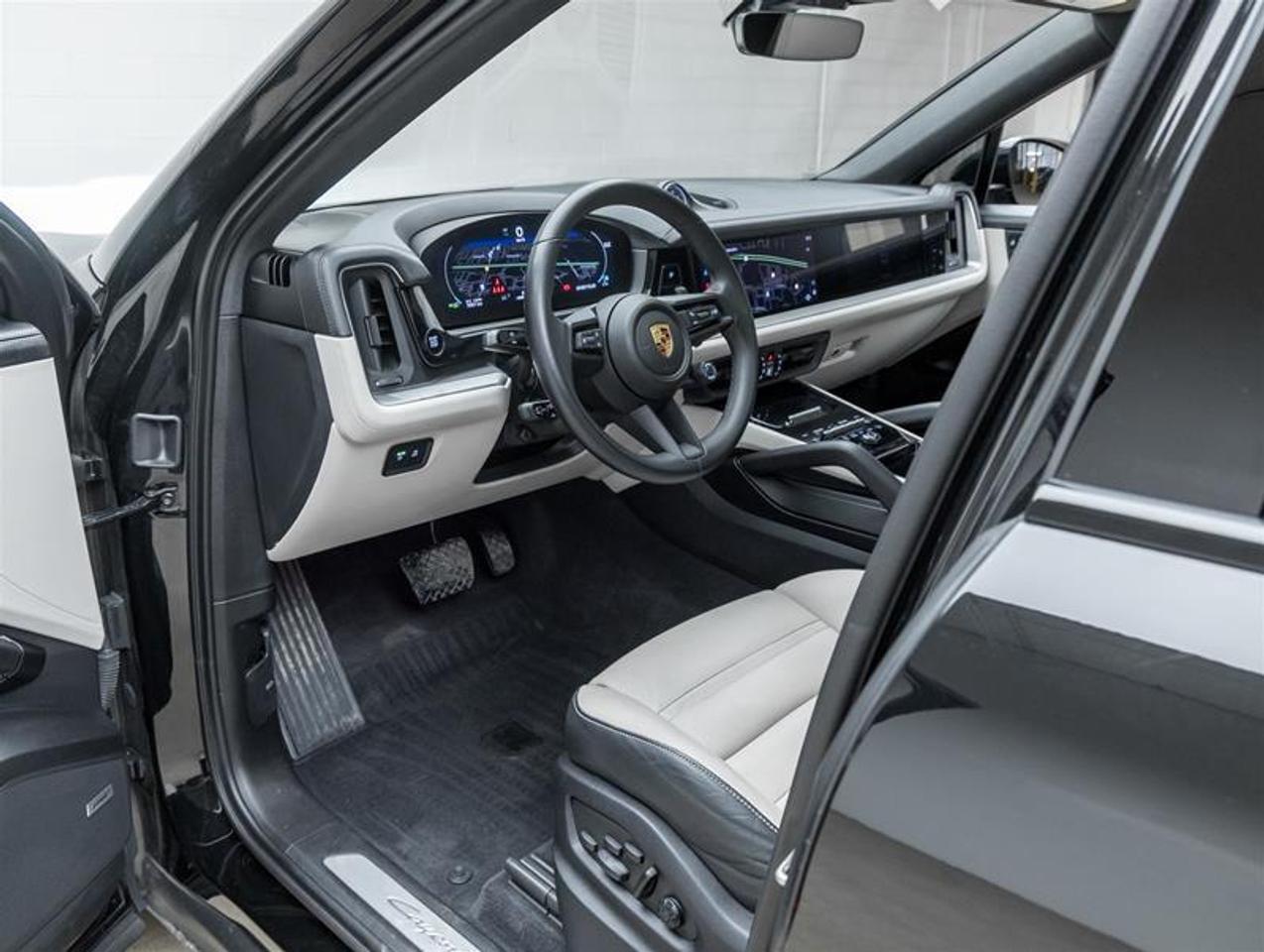 2024 Porsche Cayenne  Photo