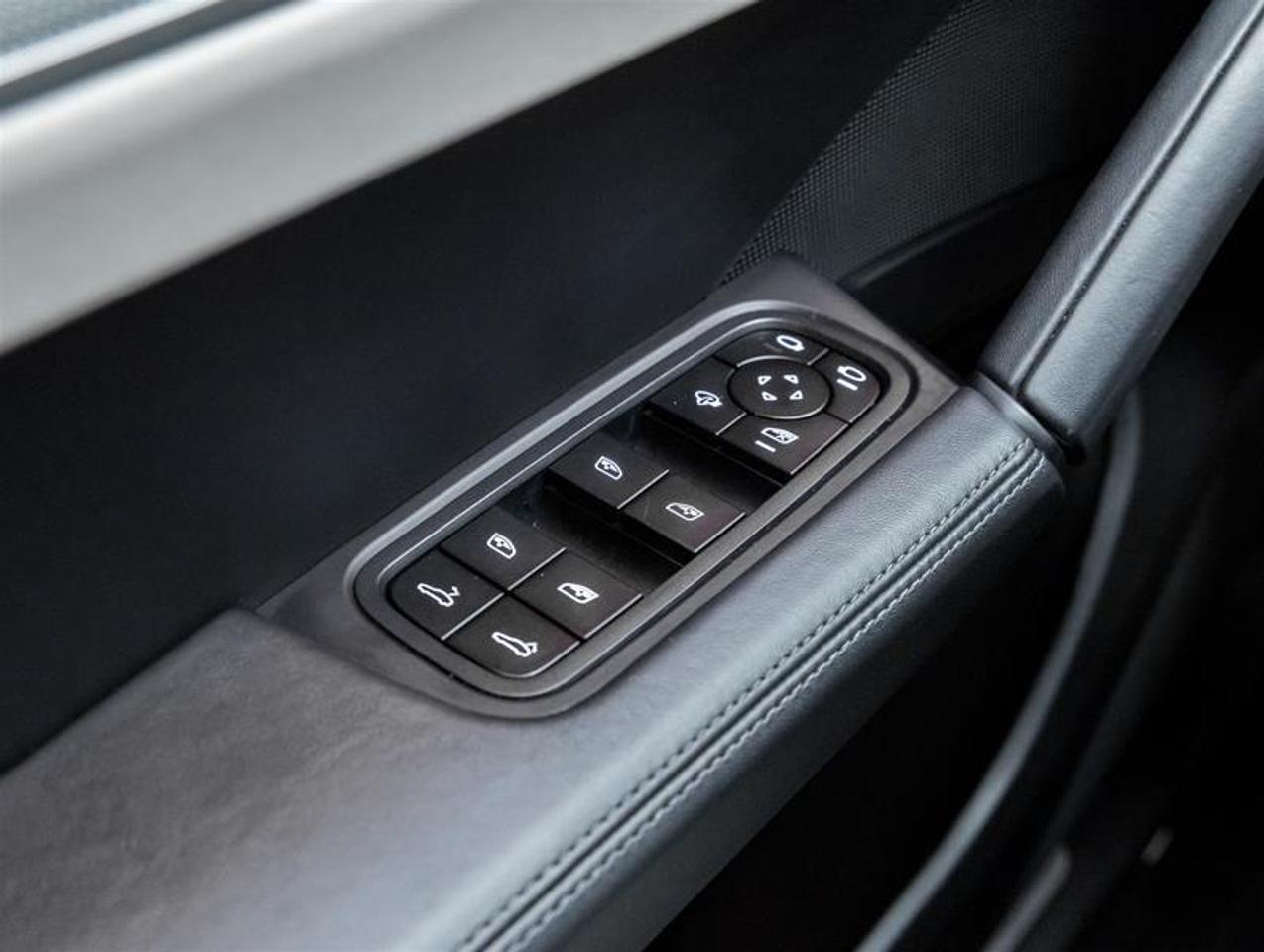 2024 Porsche Cayenne  Photo