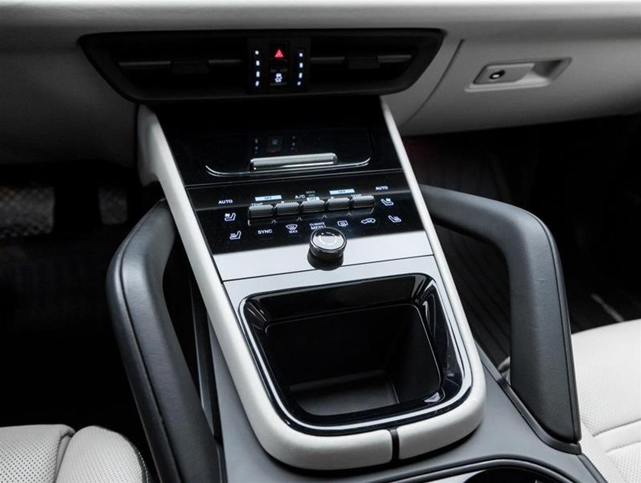 2024 Porsche Cayenne  Photo