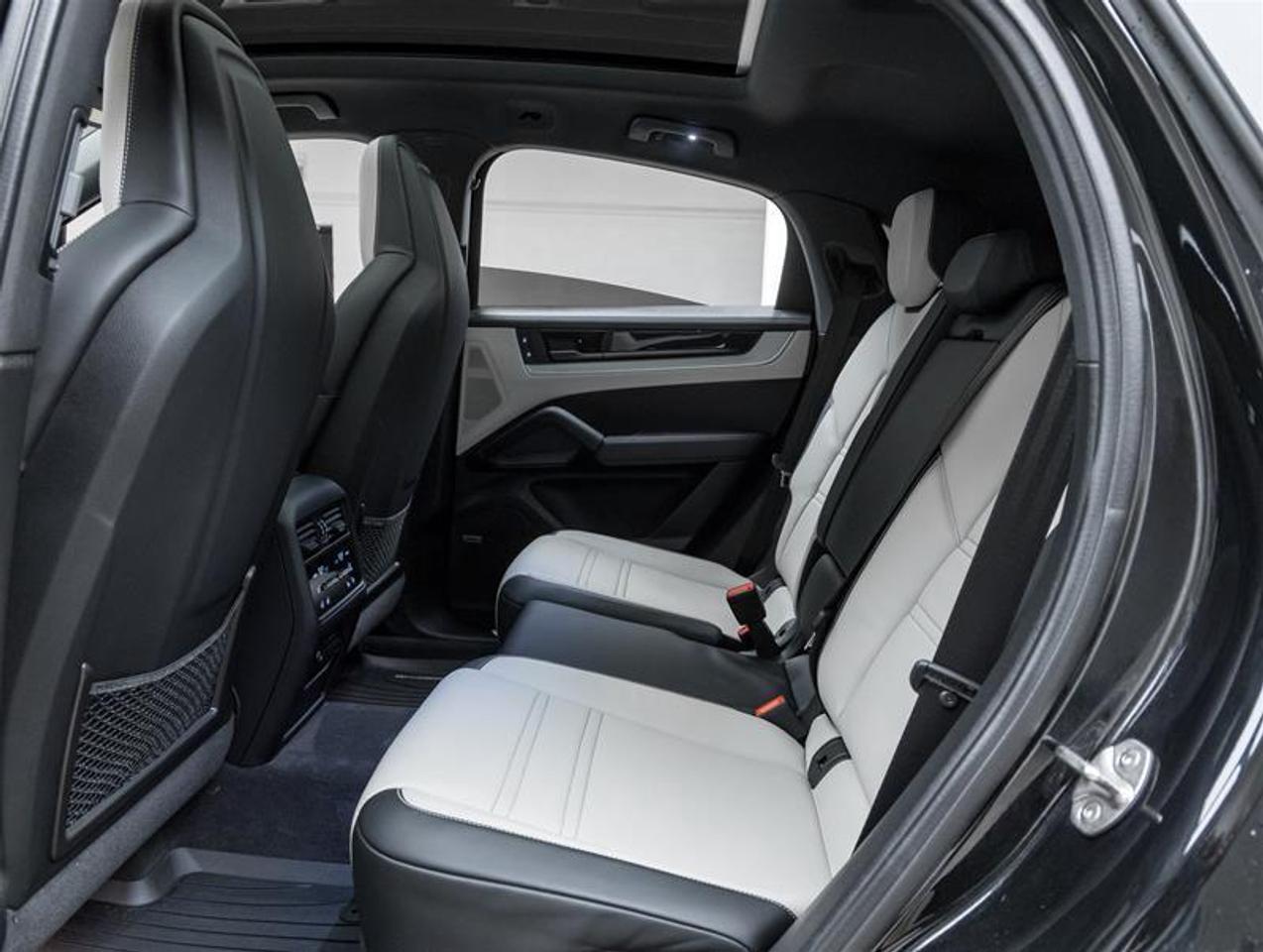 2024 Porsche Cayenne  Photo