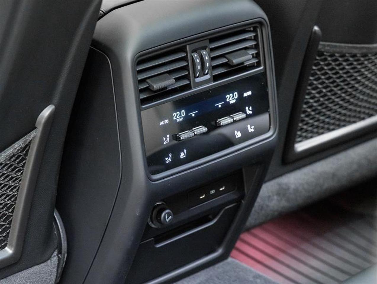 2024 Porsche Cayenne  Photo