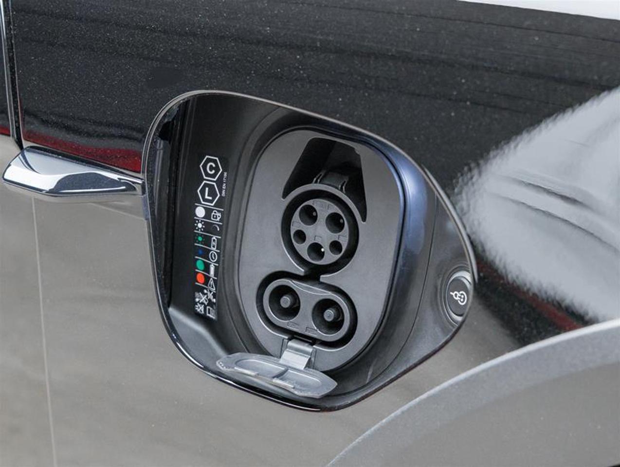 2025 Porsche Taycan  Photo