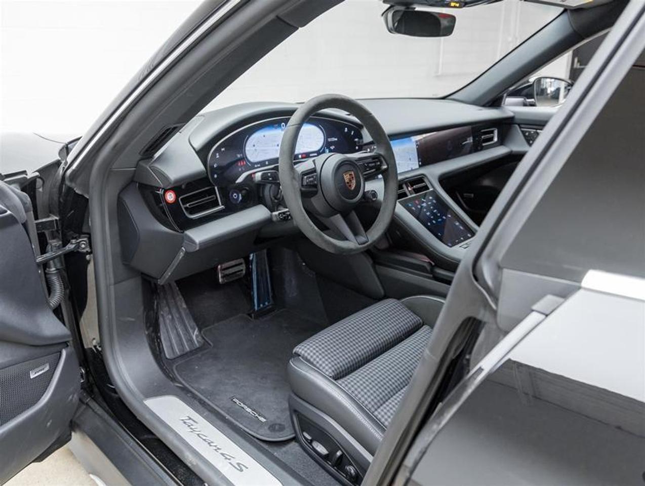 2025 Porsche Taycan  Photo