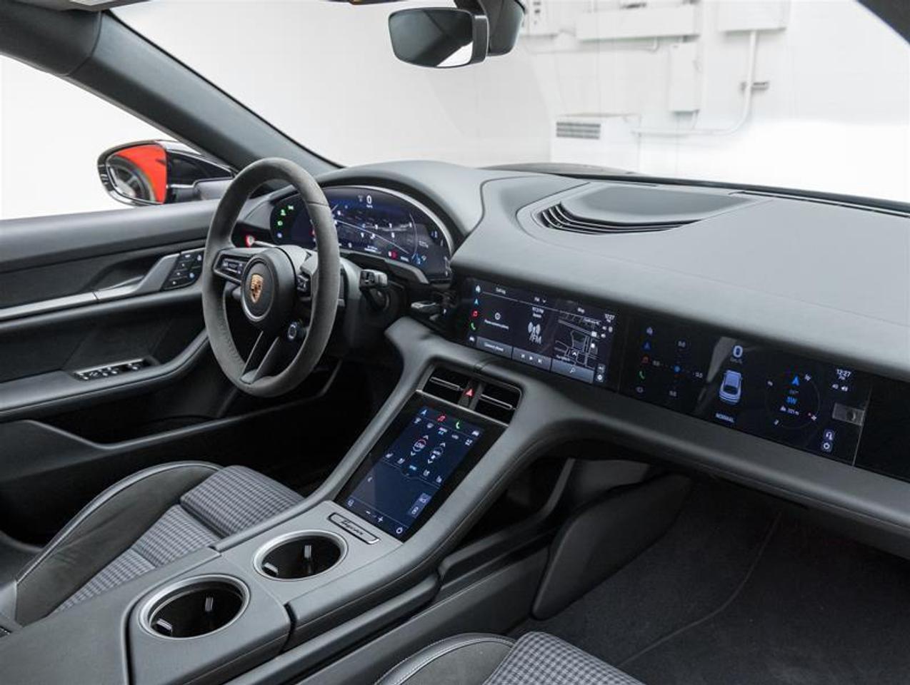 2025 Porsche Taycan  Photo