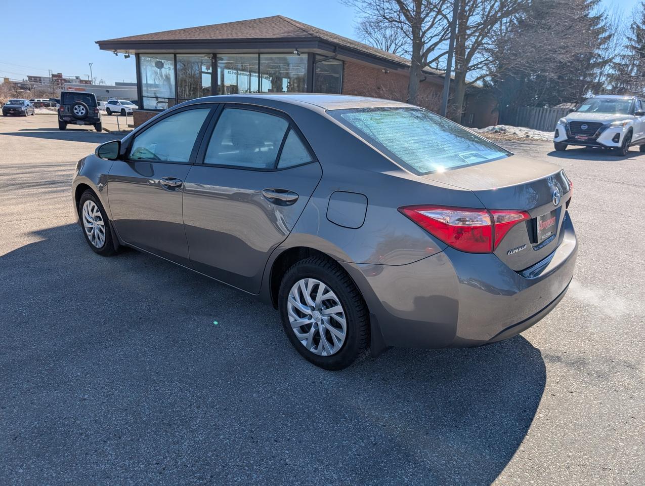 2017 Toyota Corolla LE (CVT) 4dr Sedan Photo