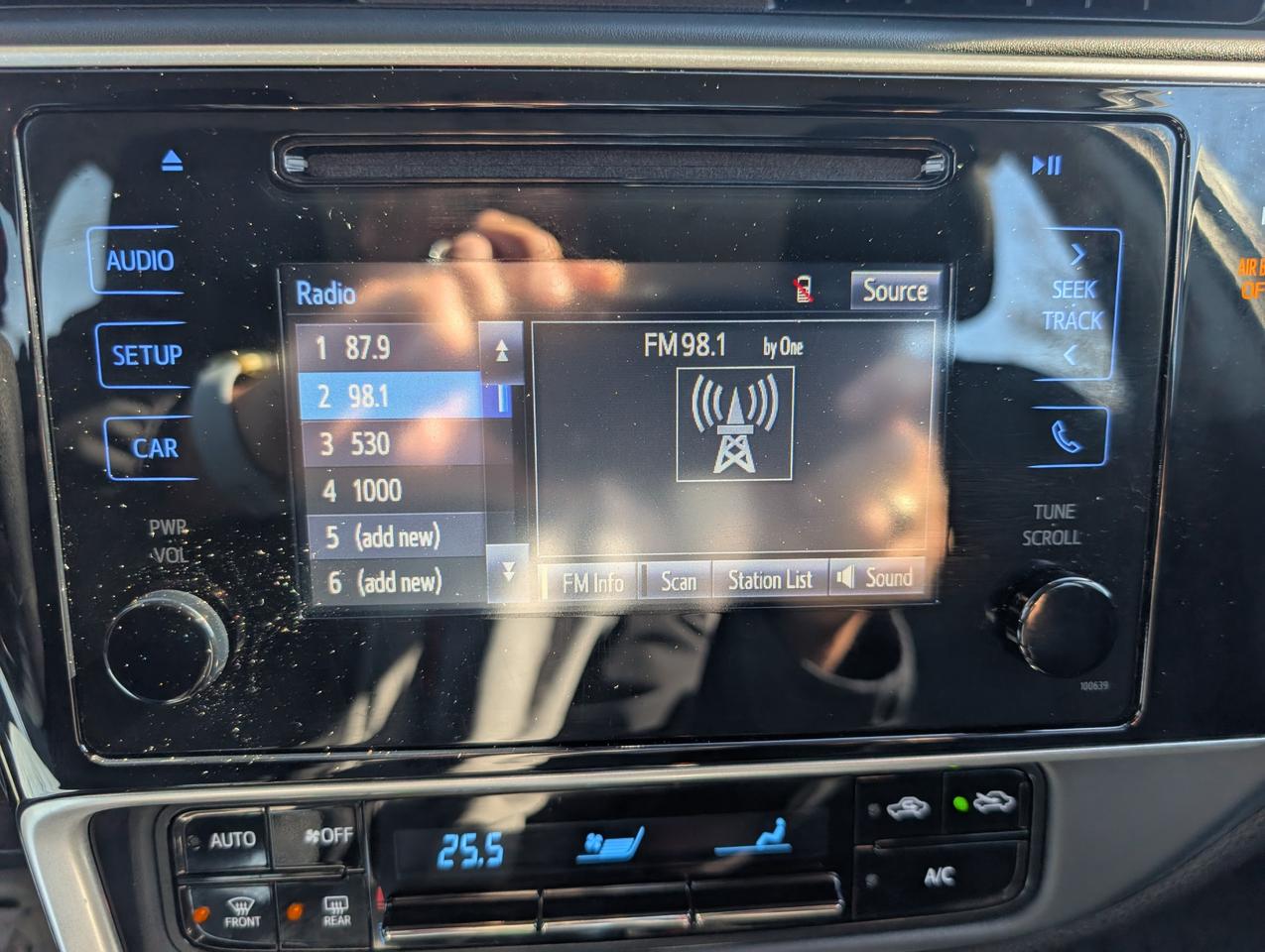 2017 Toyota Corolla LE (CVT) 4dr Sedan Photo