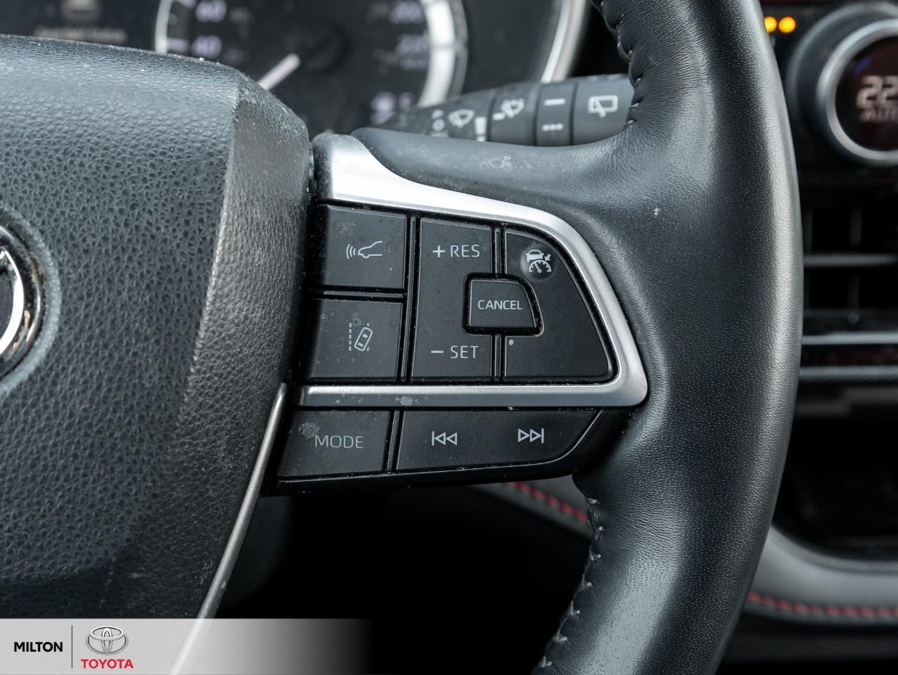 2023 Toyota Highlander LEATHER HEATED STEERING TOYOTA MULITMEDIA CONNECTE Photo