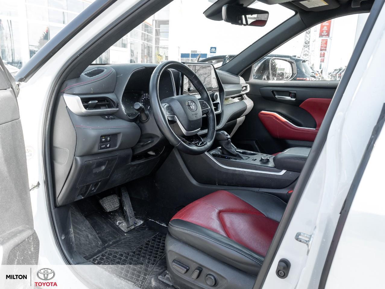 2023 Toyota Highlander LEATHER HEATED STEERING TOYOTA MULITMEDIA CONNECTE Photo