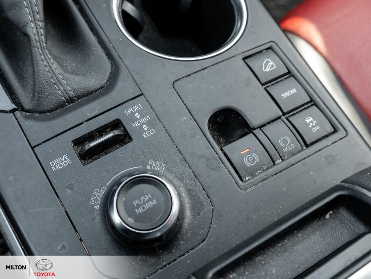 2023 Toyota Highlander LEATHER HEATED STEERING TOYOTA MULITMEDIA CONNECTE Photo