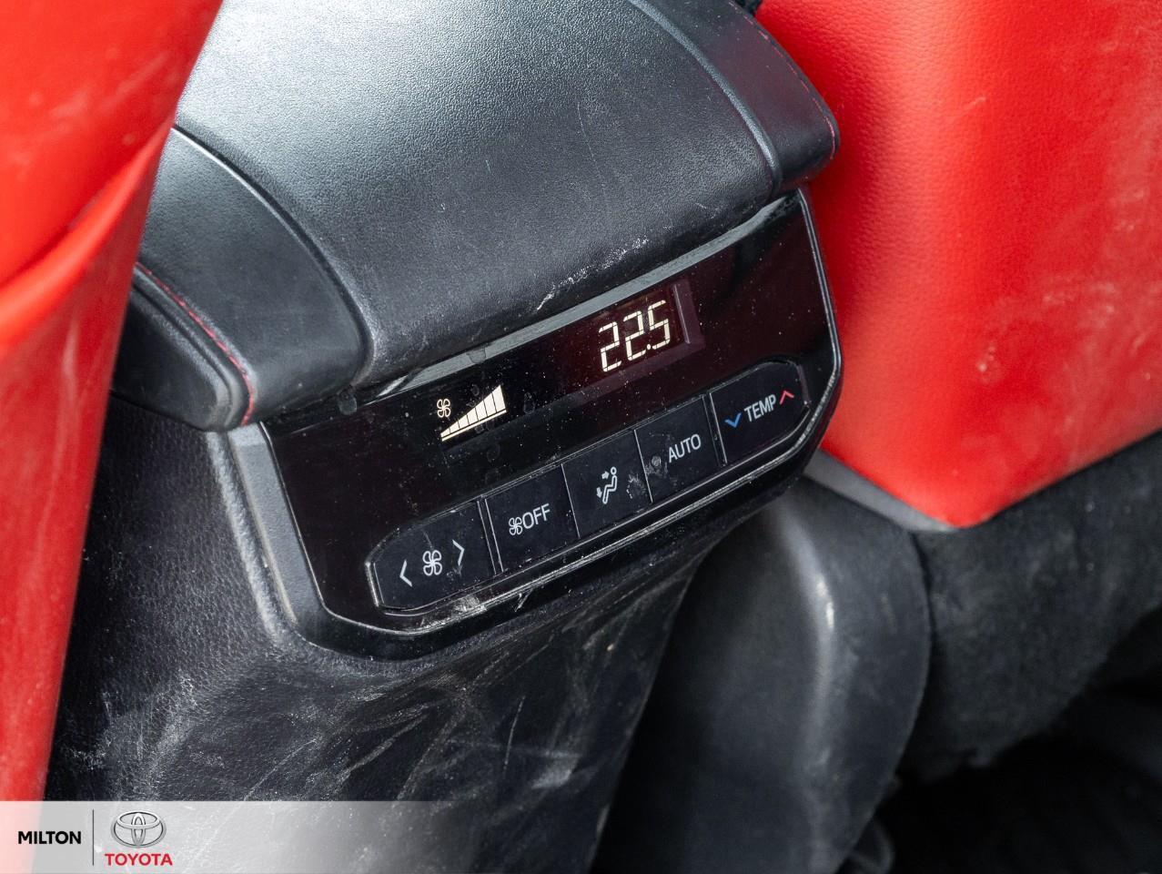 2023 Toyota Highlander LEATHER HEATED STEERING TOYOTA MULITMEDIA CONNECTE Photo