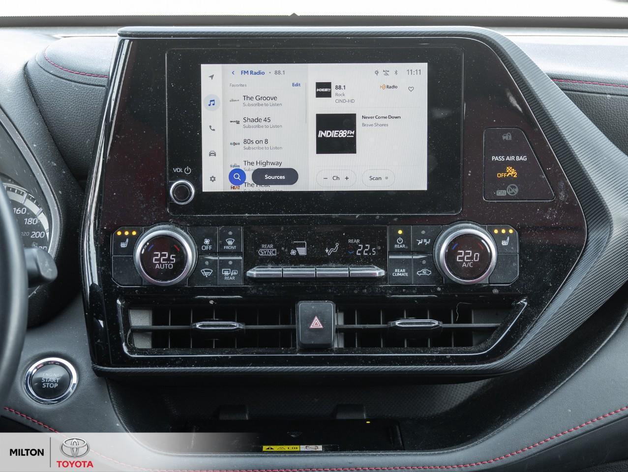 2023 Toyota Highlander LEATHER HEATED STEERING TOYOTA MULITMEDIA CONNECTE Photo