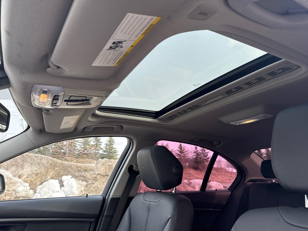 2013 BMW 320i Sedan   Accident-Free Photo