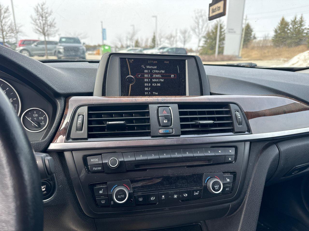 2013 BMW 320i Sedan   Accident-Free Photo