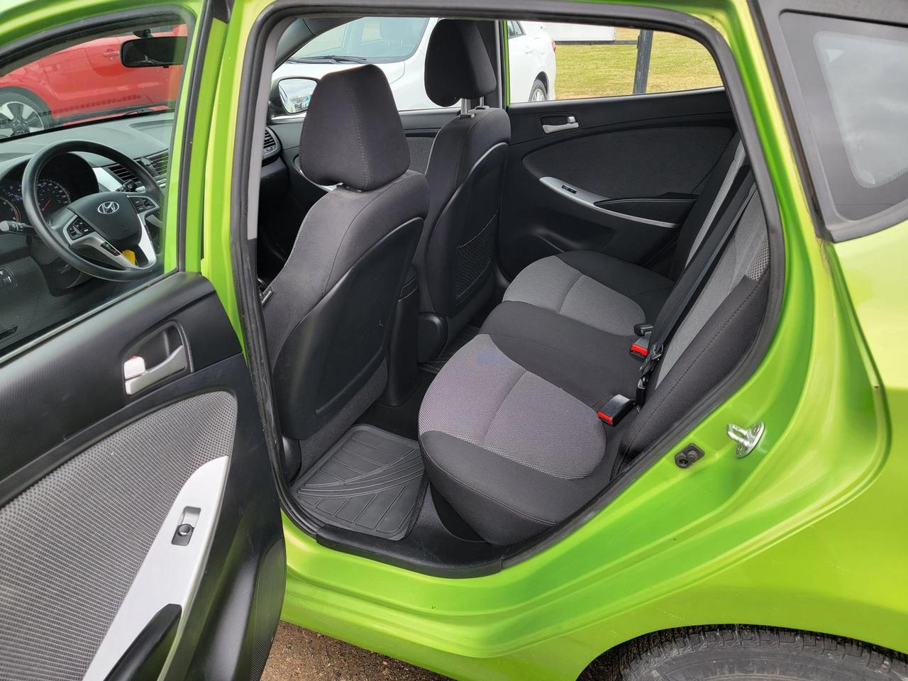 2014 Hyundai Accent 5DR HB AUTO GL Photo