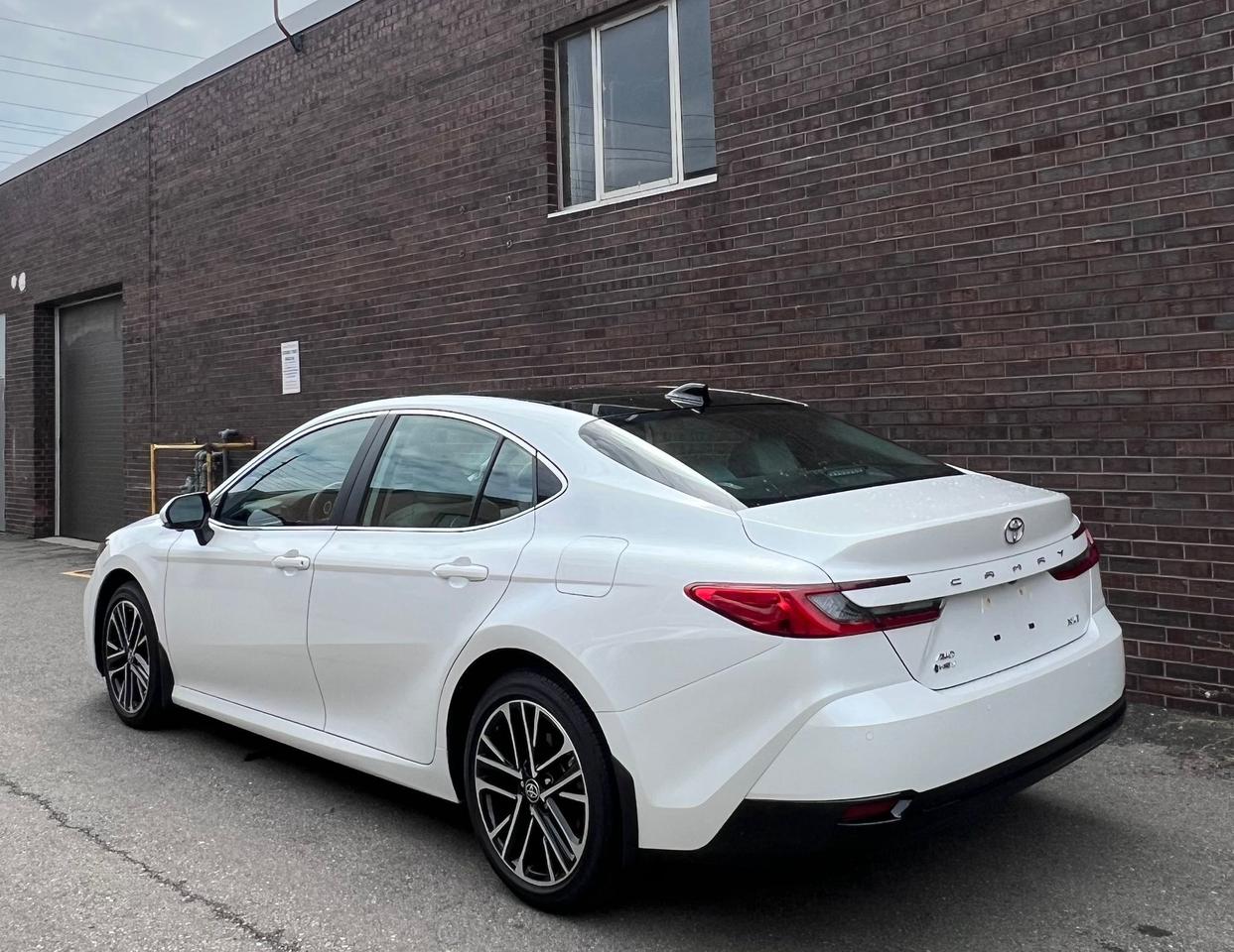 2025 Toyota Camry HYBRID XLE, LEATHER, CAR PLAY, AWD, PANORAMIC ROOF Photo