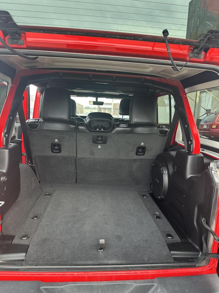 2021 Jeep Wrangler UNLIMITED ALTITUDE 4x4, NAVI, LEATHER, ALLOYS Photo